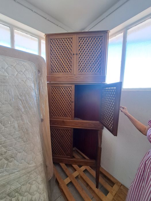 Móveis de madeira de canto