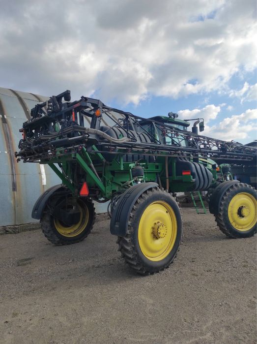 Самохідний обприскувач John Deere 4730