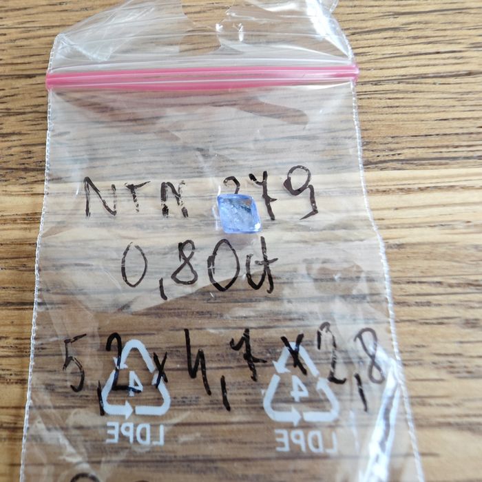 Tanzanit naturalny 0,75 ct