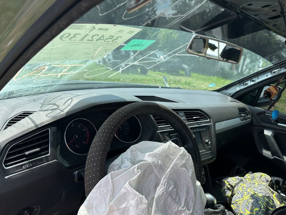 Торпеда передняя панель с AIRBAG VW Tiguan 18- черная