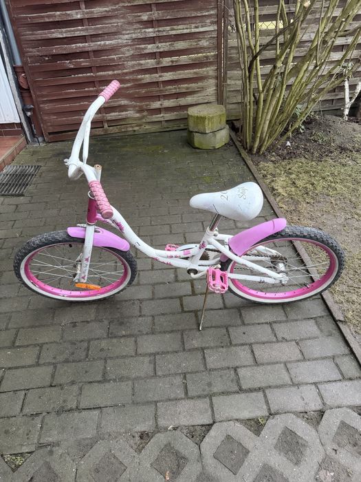 Różowy rower dziecięcy