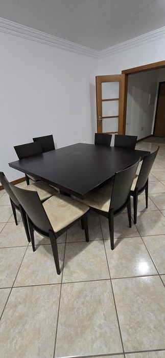 Mesa de jantar quadrada com 8 cadeiras