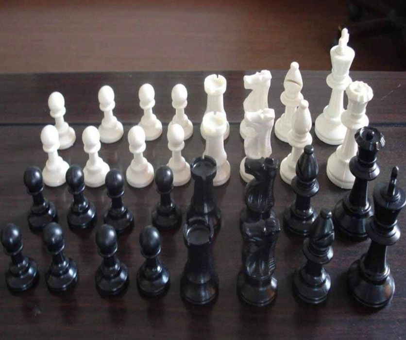 Szachy plastikowe 32 sztuki