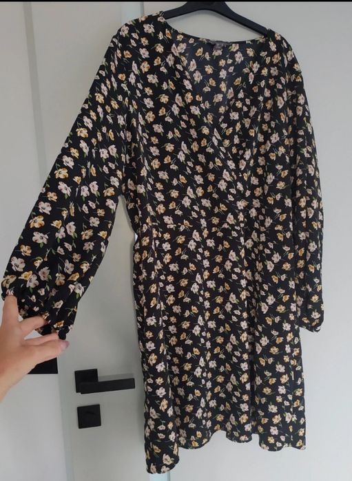 Śliczna sukienka r 48