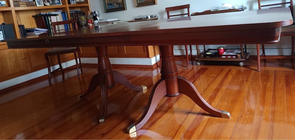 Mesa de Jantar em “cerejeira”