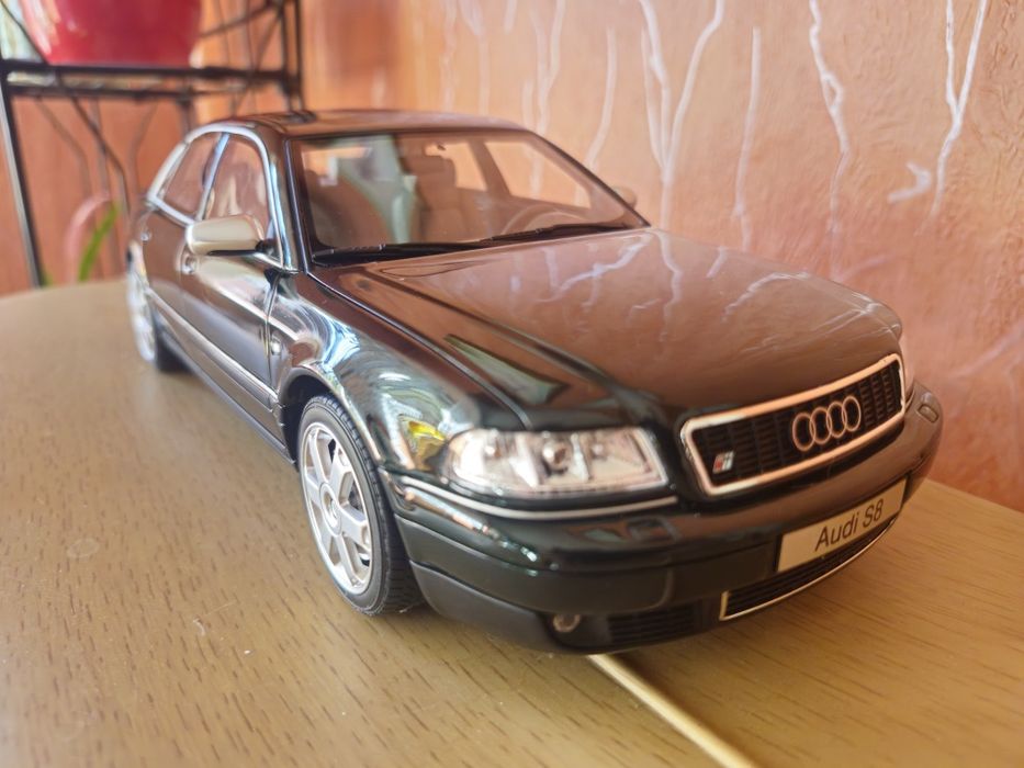 Model Audi S8 D2, 1/18 otto mobile