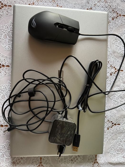 Portátil ASUS F512DA-R7AVXSB3.