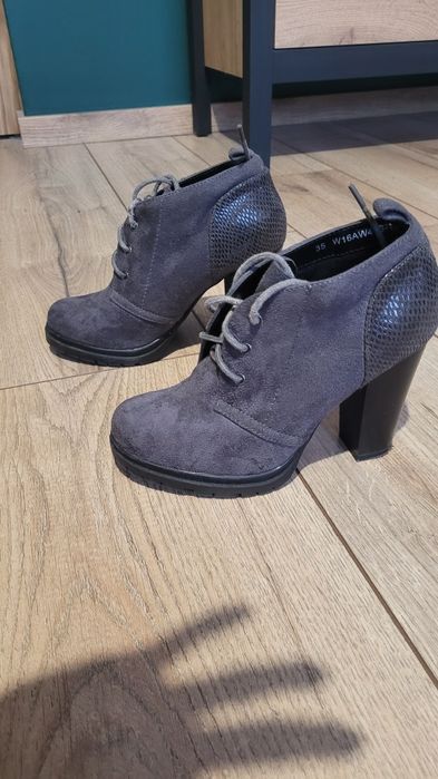 Botki 35 Jenny Fairy sztyblety botki szare zamszowe CCC platforma