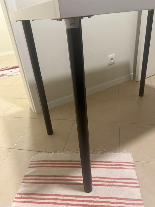 Secretaria/ Mesa para escritório em bom estado