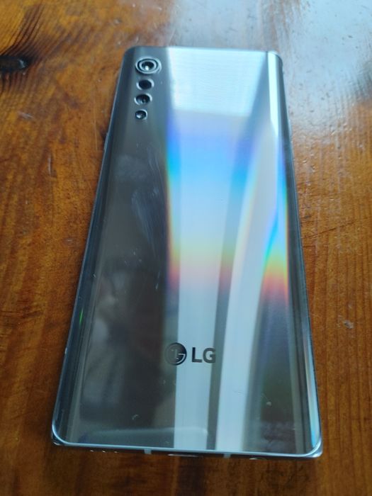 LG Velvet 8/128, вживаний, Корея, +2 бампера, зарядка, кабель.