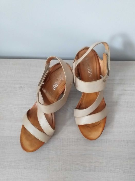 Skórzane sandałki na platformie