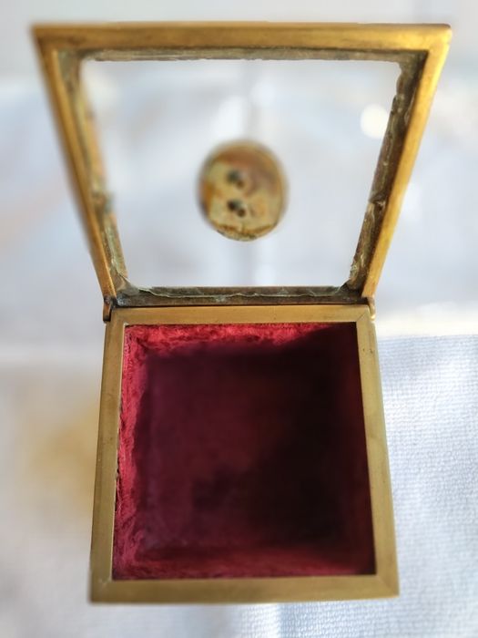 Caixa de jóias e bronze barbeitos