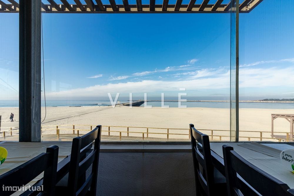 Restaurante Bar icónico na Praia da Barra