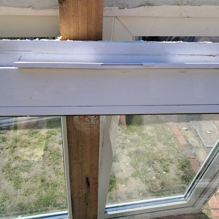 4 okna z nawiewnikami