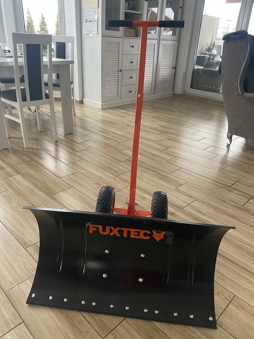 Plug do sniegu FUXTEC na kolach ergonomiczny 75 cm