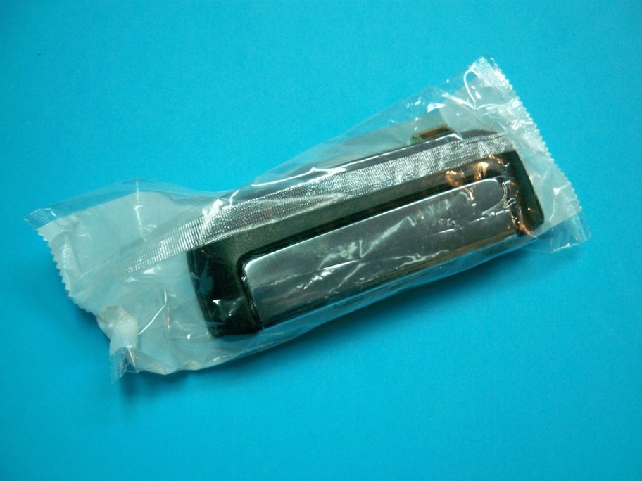Puxador pega mala Mitsubishi L200 de 1996-2006  NOVO