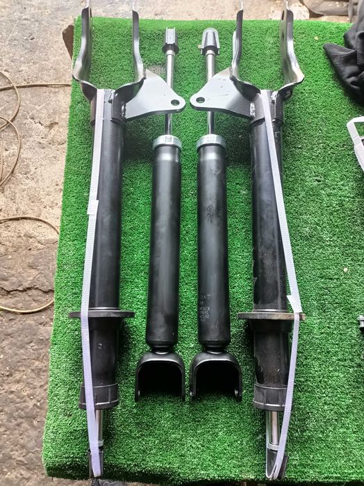 Амортизатор ричаг стабілізатор Grand Cherokee WK2