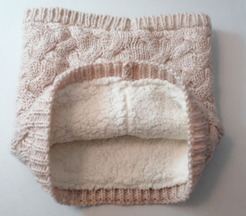 Gola em lã e forrada 35 x 35 cm