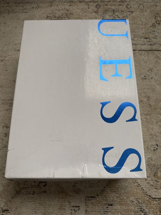 Botas Guess pretas com aplicação