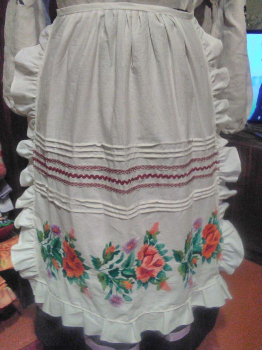 Розпродаж.Фартухи  старовинні , корсетка ,наволочки