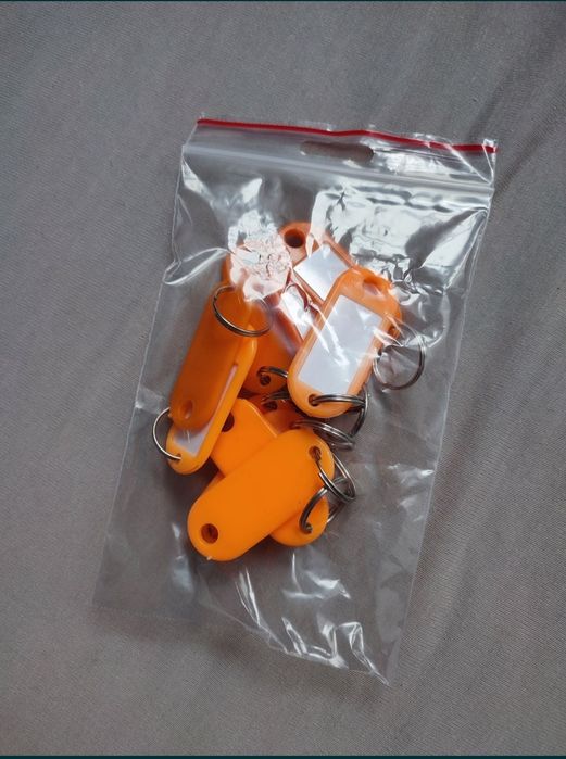 Identyfikatory, breloki zawieszki do kluczy 10 szt