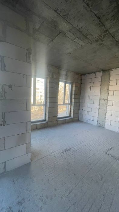 Продається простора 2 кімнатна на Наливайка