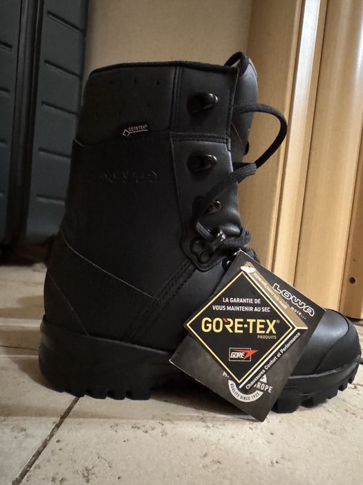 Берці чорні LOWA gore-tex