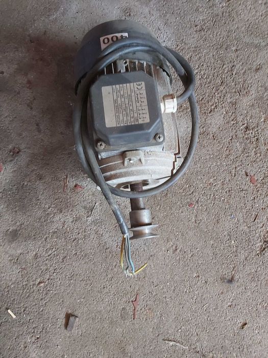 Motor eletrico trifasico