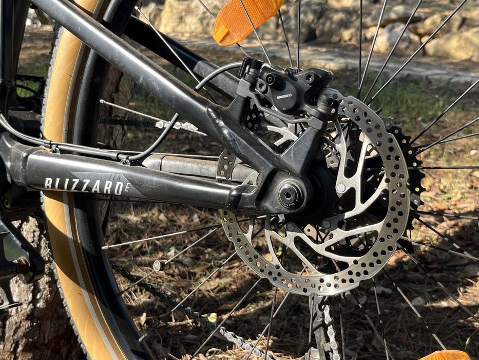 Bicicleta de montanha elétrica