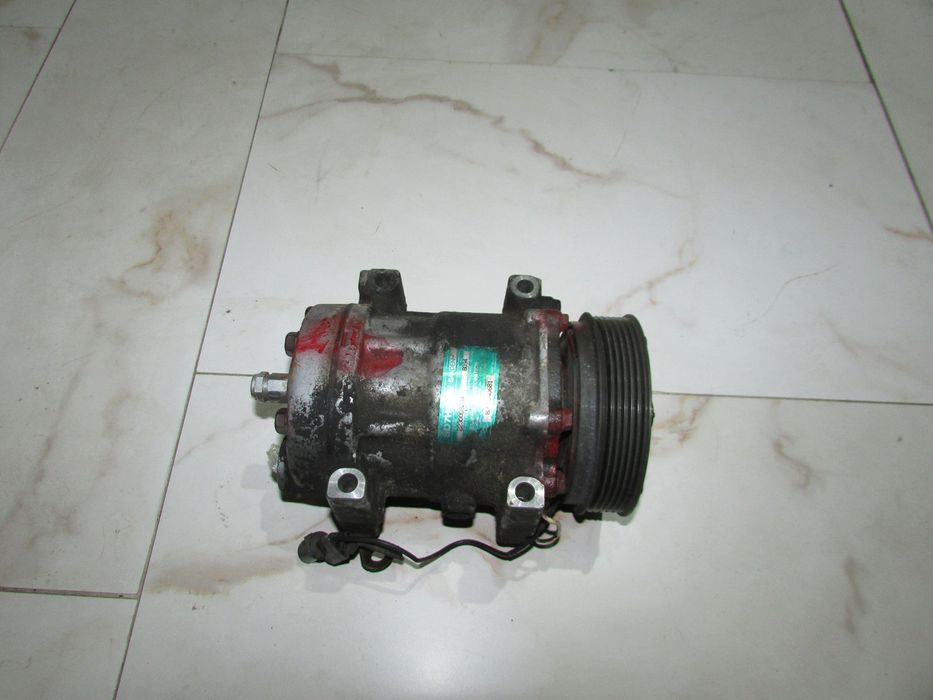 Компресор кондиціонера Renault Trafic 1.9dCi 2001-2014 8200040681