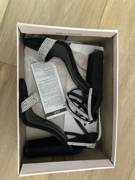 Buty sandaly czarne na obcasie cekiny rozmiar 35