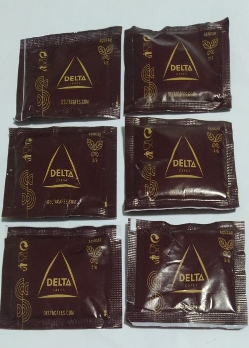 Delta café, pacotes açúcar.