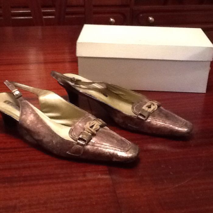 sapatos pele bronze