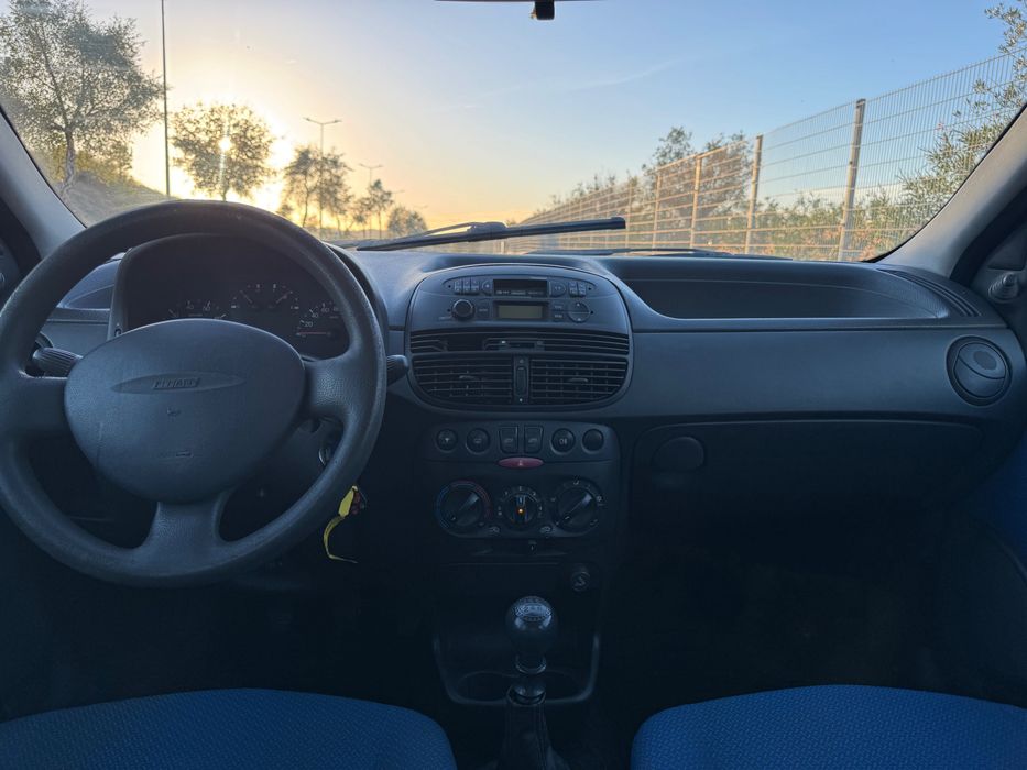 Fiat Punto 1.2 SX A/C JLL VE FC Oportunidade Excelente — photo 5