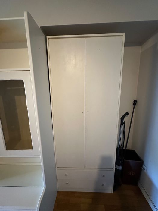 Guarda roupa em madeira