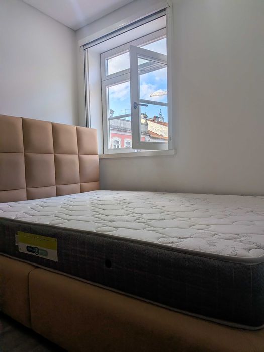 Cama e colchão para vendar