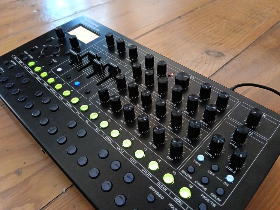 Sintetizador Roland SH-4d
