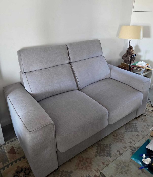 Sofá Cama 2 Lugares cinza claro só 2 meses de uso