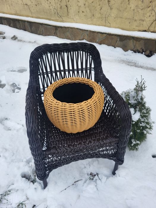 Кашпо зі штучного ротангу