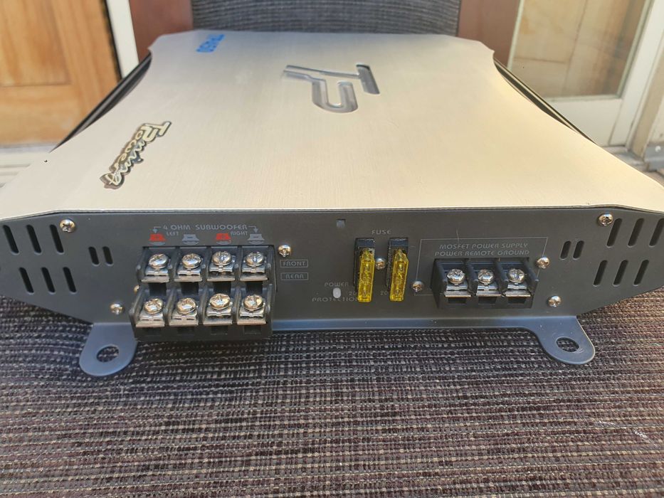 Amplificador TP450 - 1100w.