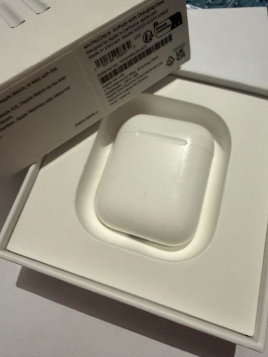 Apple AirPods 2 z etui Model A2032 A2031 A1602