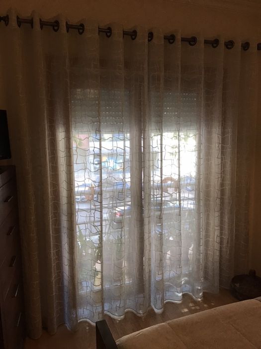 Conjunto de cortinados brancos