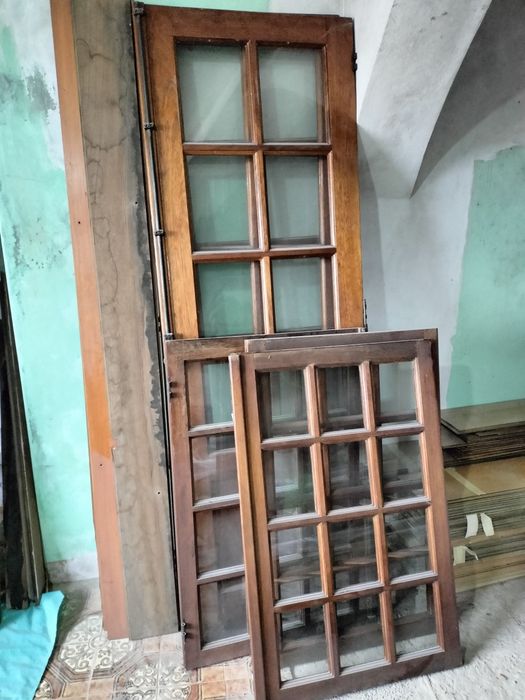 Janelas em madeira macisa