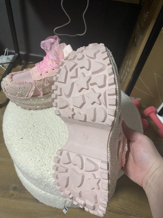 Кроссовки женские новые