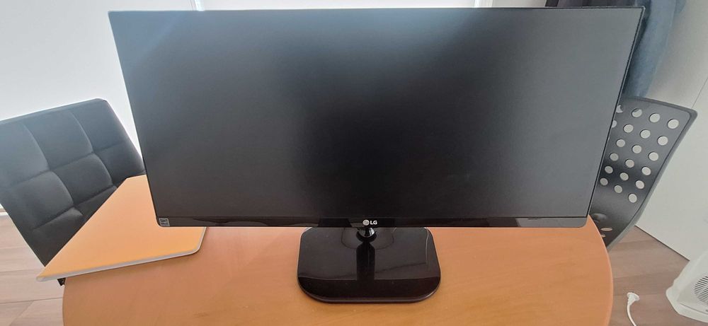 Vendo 4 monitores _ 1 LG de 29`` , 1 LG 25``, 1 ASUS de 24`` e 1 HP de