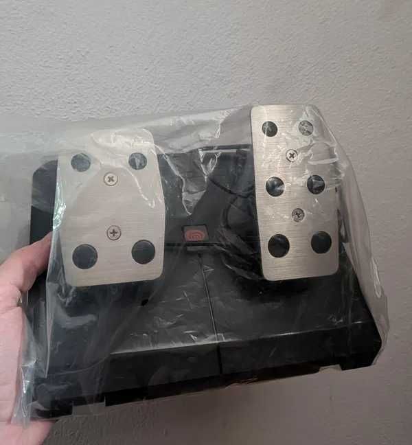 Volante e pedais para PC e consola genesis seaborg 400