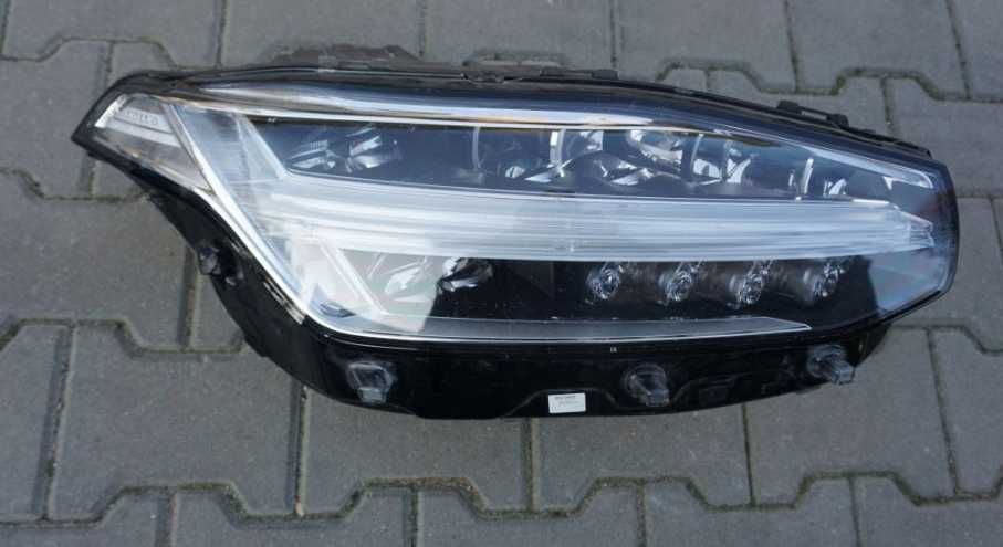 Передні фари  на  Volvo XC90 2014 (2 покоління)