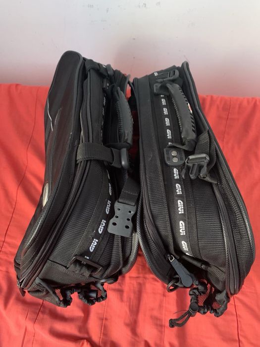 Продам бокові мото сумки Givi Voyager