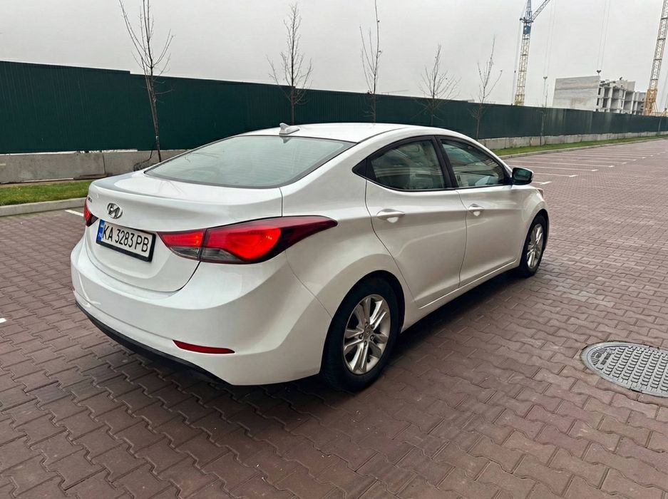 Hyundai Elantra 1.8 Бен/газ автомат 2015
