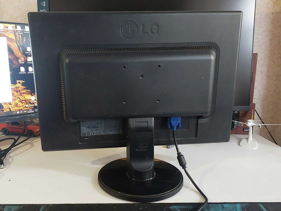 Монітор LG flatron w2042s-sf 20 дюймів